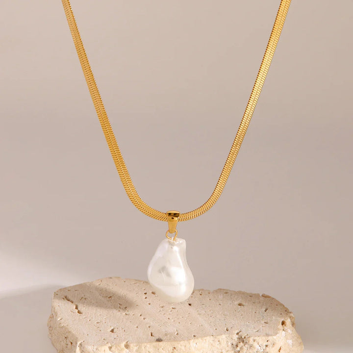 Glorietta Herringbone Pearl Necklace